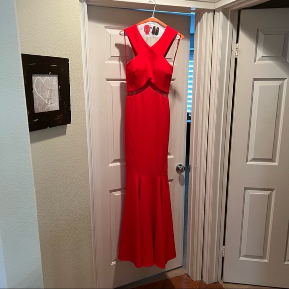 Mignon Vneck Mermaid Gown - Picture 4 of 6